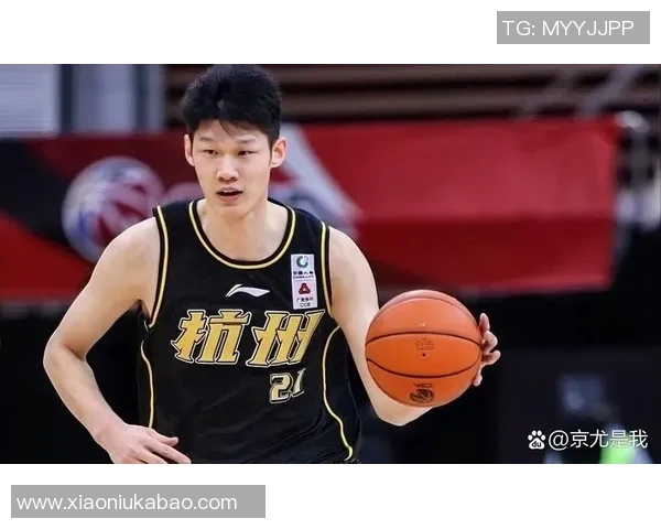 篮球场秒变格斗擂台 张昊抱摔胡金秋引发孙铭徽不满